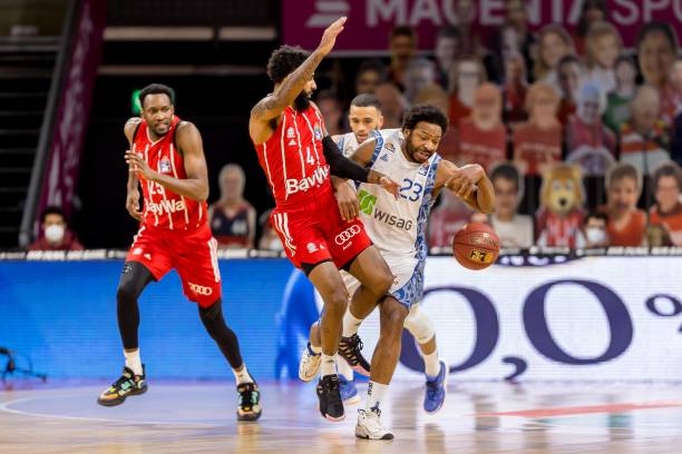 5次助攻和 5次助攻和